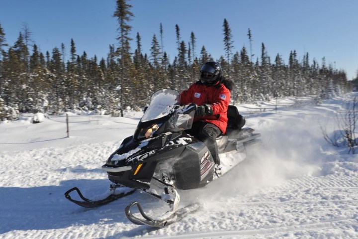 Randonnée en motoneige guidée en nature au Québec